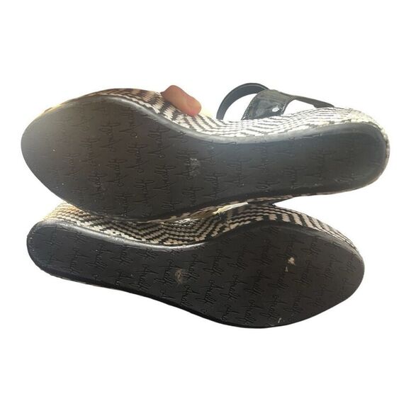 Amalfi by.Rangoni Monna Black & White Chevron Wedge Heels Size 6 - Picture 5 of 5